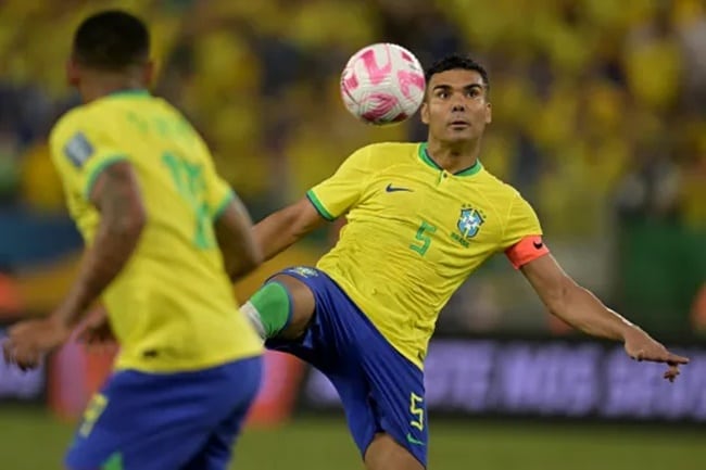 Casemiro misses Brazil training and major doubt to face Uruguay due to ankle injury - Bóng Đá
