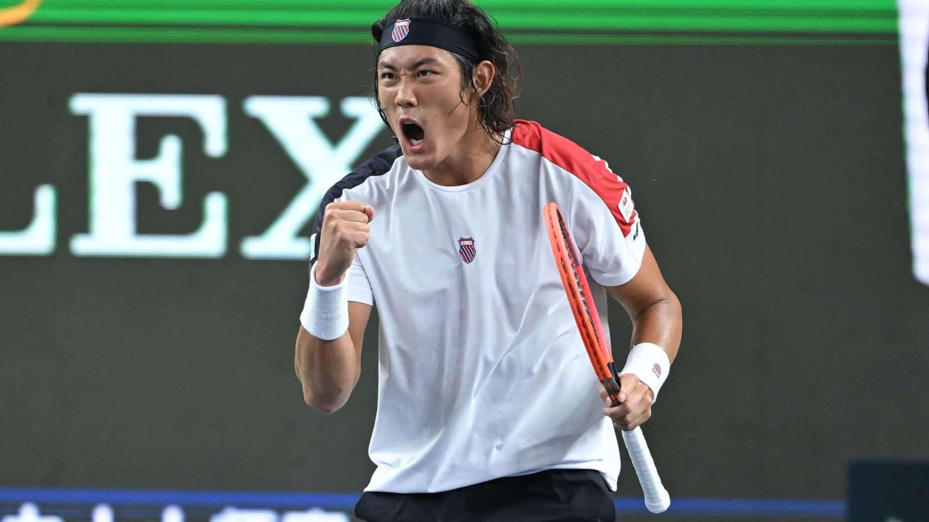 Zhang Zhizhen mừng chiến thắng trước Nakashima hôm 8/10. Ảnh: ATP