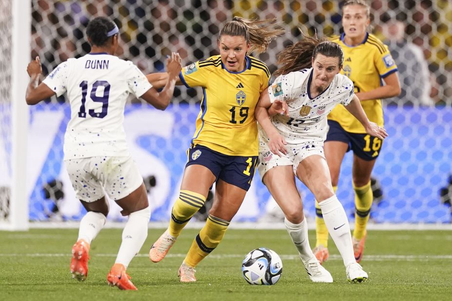 Sweden's Johanna Kaneryd, center, fights off Andi Sullivan.