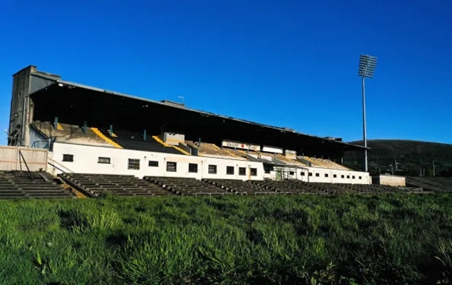 Inside the abandoned stadium in disrepair and covered in weeds which is amazingly set to host Euro 2028 games - Bóng Đá