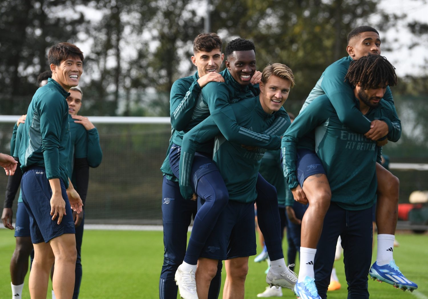 Thái độ dàn sao Arsenal trên sân tập sau trận hòa hú vía Chelsea - Bóng Đá