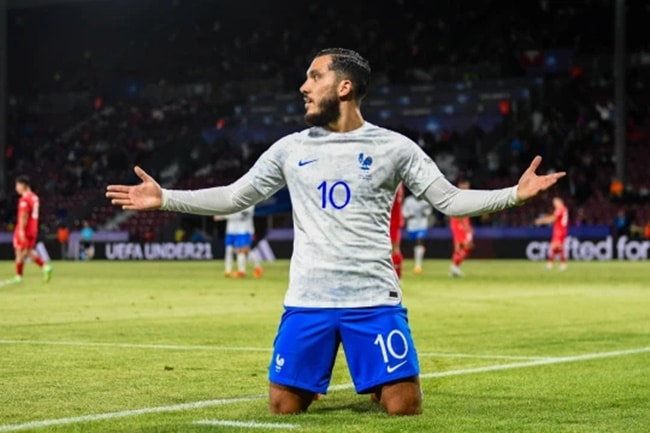 Lyon keen to keep Rayan Cherki after Chelsea transfer approach - Bóng Đá