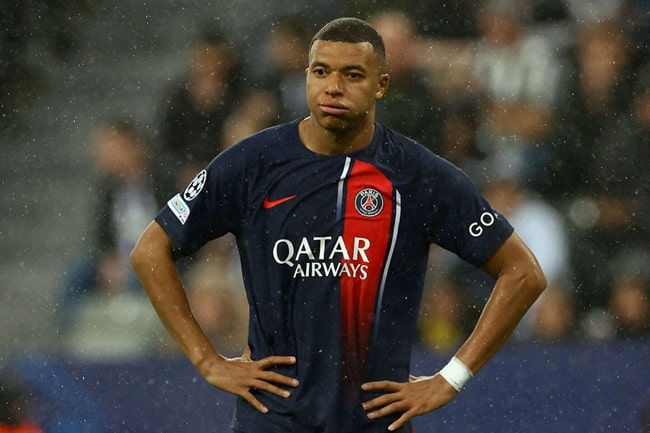 Florentino Perez wants guarantees from Kylian Mbappe about his future next summer. - Bóng Đá