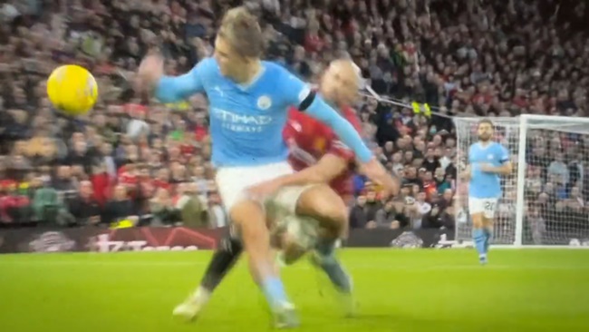 Jack Grealish sends Sofyan Amrabat to the shadow realm without even touching the ball - Bóng Đá