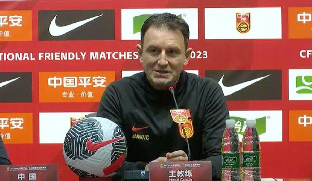 HLV Aleksandar Jankovic trả lời họp báo trước trận đấu giao hữu với Việt Nam.