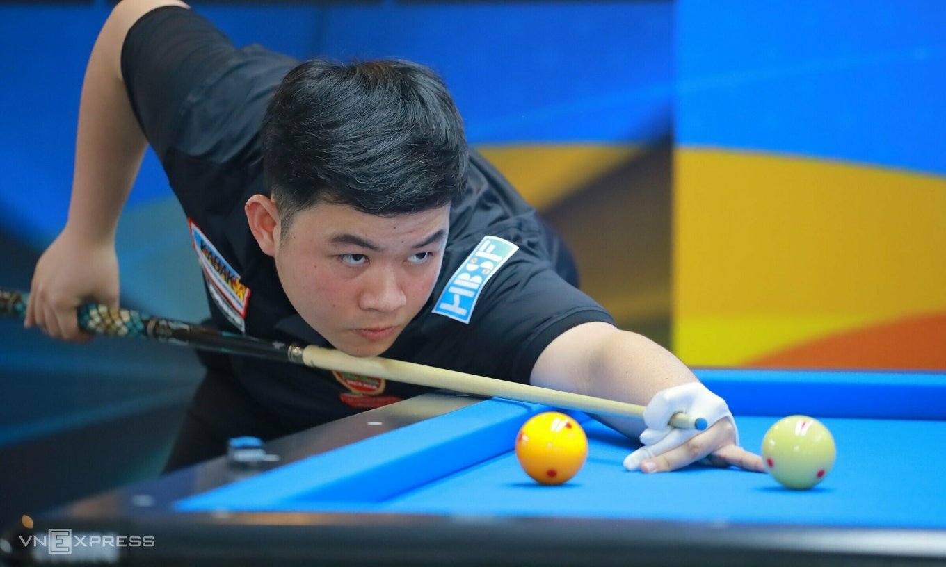 Bao Phương Vinh trong trận ra quân giải Billiard Carom 3 băng HBSF Cup Tour 3 tại TP HCM ngày 14/9/2023. Ảnh: Đức Đồng