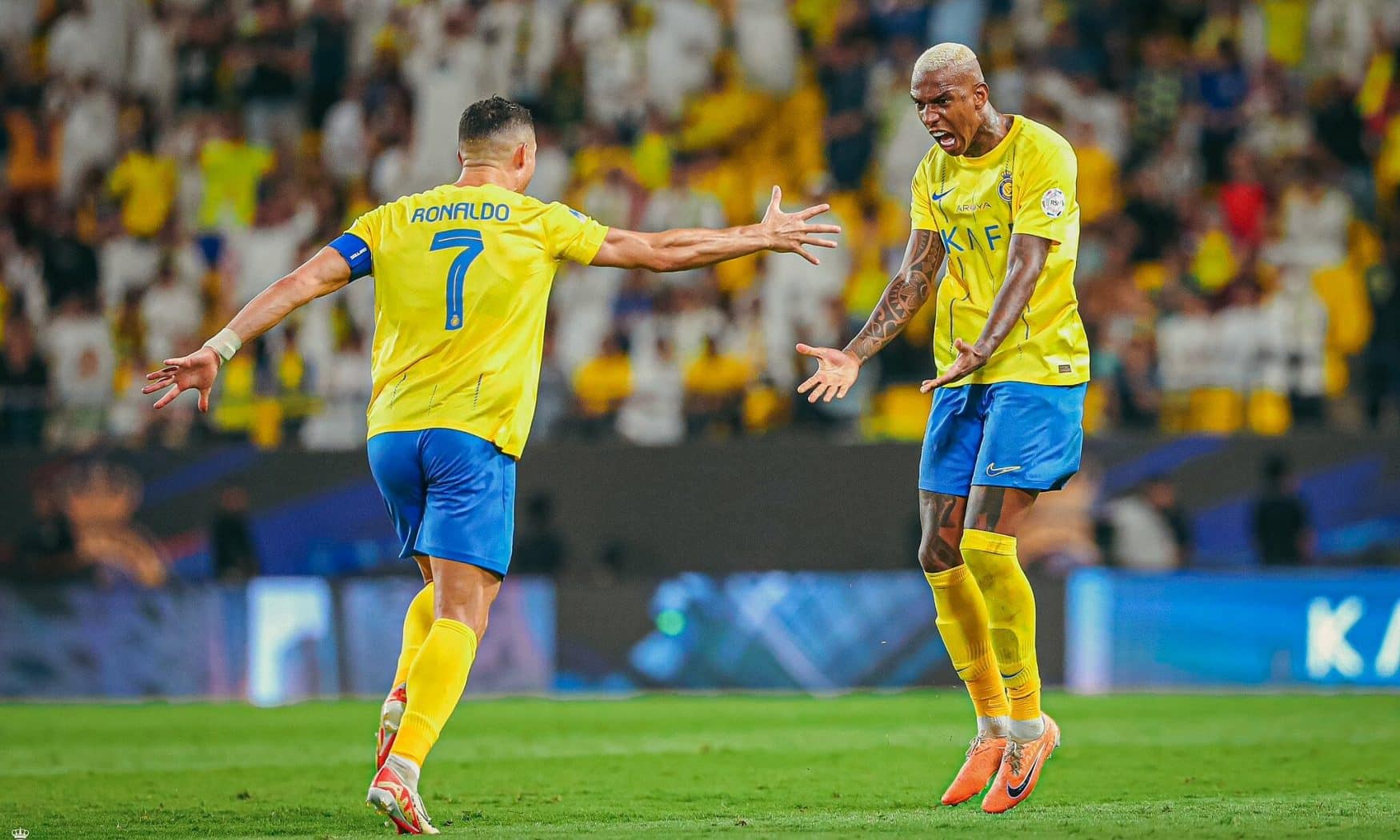 Ronaldo và Talisca đều ghi bàn đá phạt, giúp Al Nassr thắng trở lại. Ảnh: Al Nassr