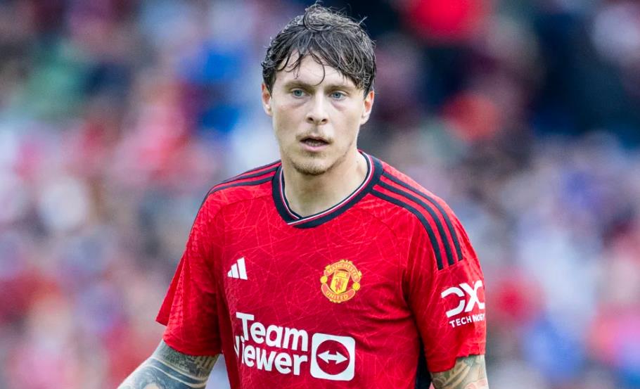 Victor Lindelof welcomes competition for places at Man Utd - Bóng Đá