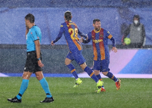 Siêu phẩm đánh gót, Real nhấn chìm Barca đánh chiếm ngôi đầu La Liga - Bóng Đá