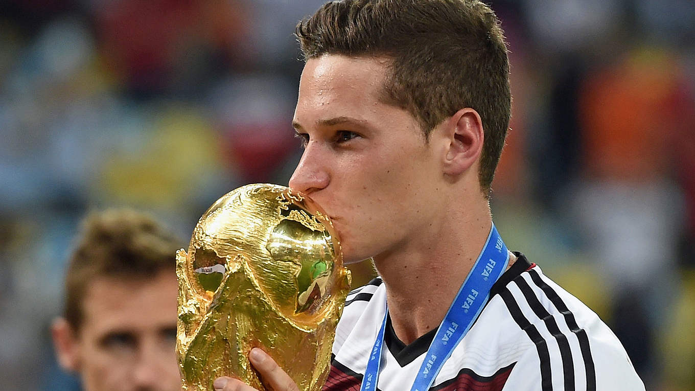 SỐC! Julian Draxler tự ý rời sân giữa trận đấu ở Qatar - Bóng Đá