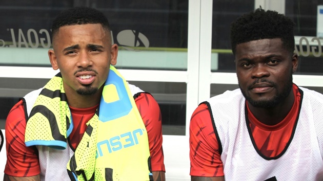 𝐁𝐑𝐄𝐀𝐊𝐈𝐍𝐆: Arsenal losing Gabriel Jesus and Thomas Partey again for “few weeks - Bóng Đá