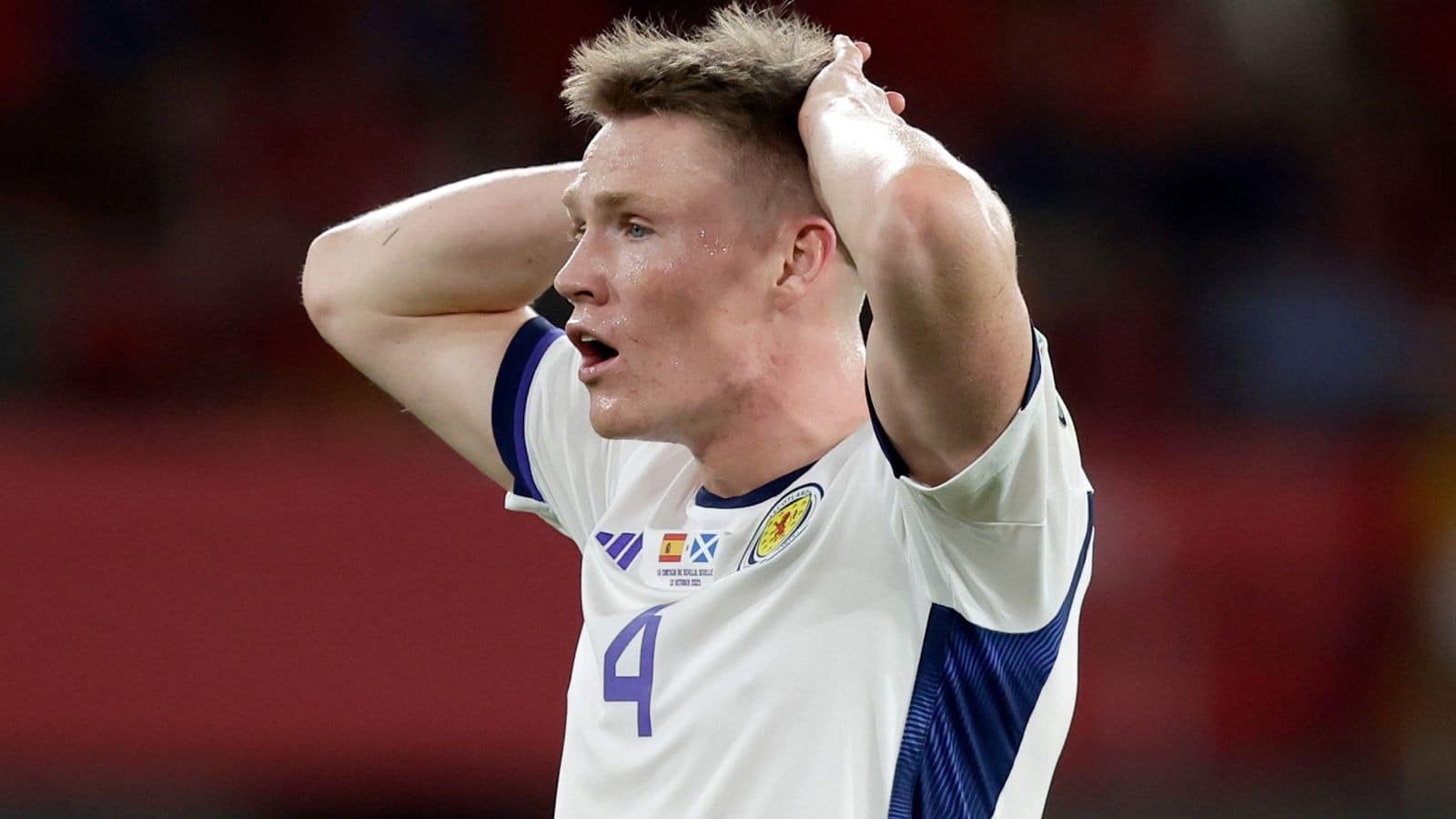 McTominay ôm đầu tiếc nuối khi bàn thắng của anh bị huỷ ở phút 60 trận gặp Tây Ban Nha. Ảnh: Sky