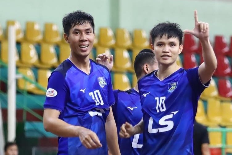 CLB Thái Sơn Nam thắng 5-0 trong trận tranh ngôi đầu - Bóng Đá