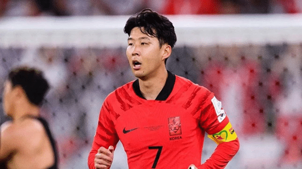 Son Heung-min bảo vệ Việt Anh - Bóng Đá